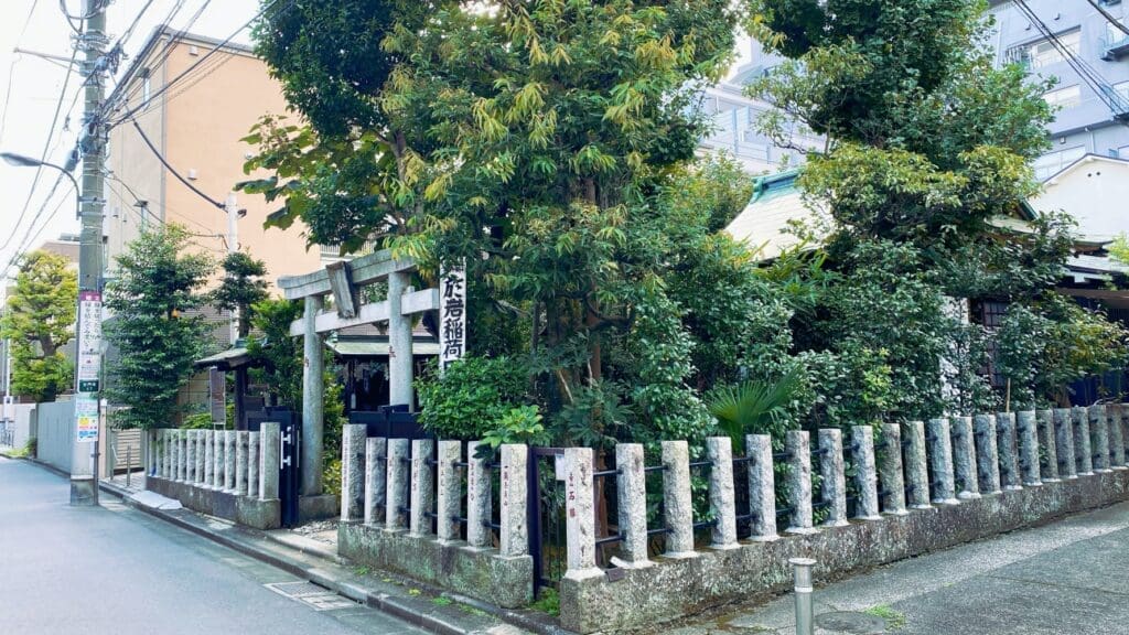 Oiwa Inari Shrine from the Side