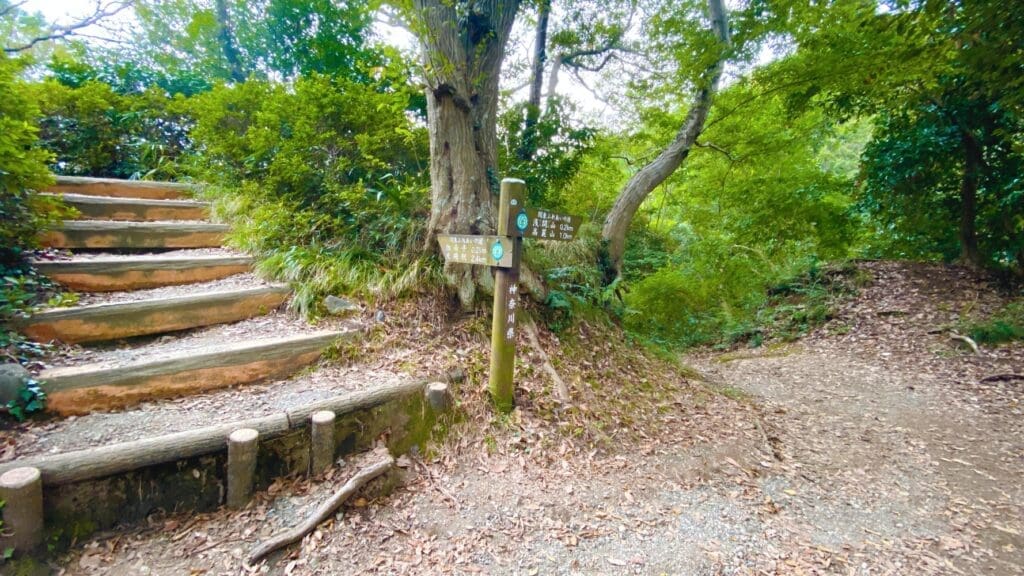 Komayama hiking trail signs