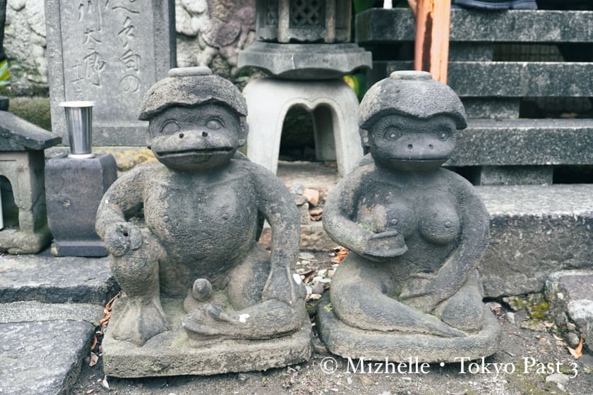 Male and female kappa statues at Kappadera Sogenji