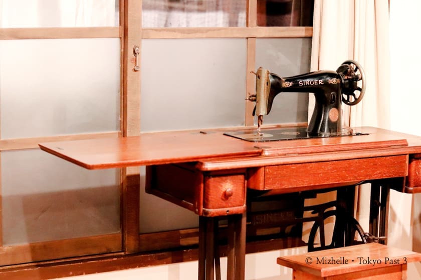 An old model of a sewing machine